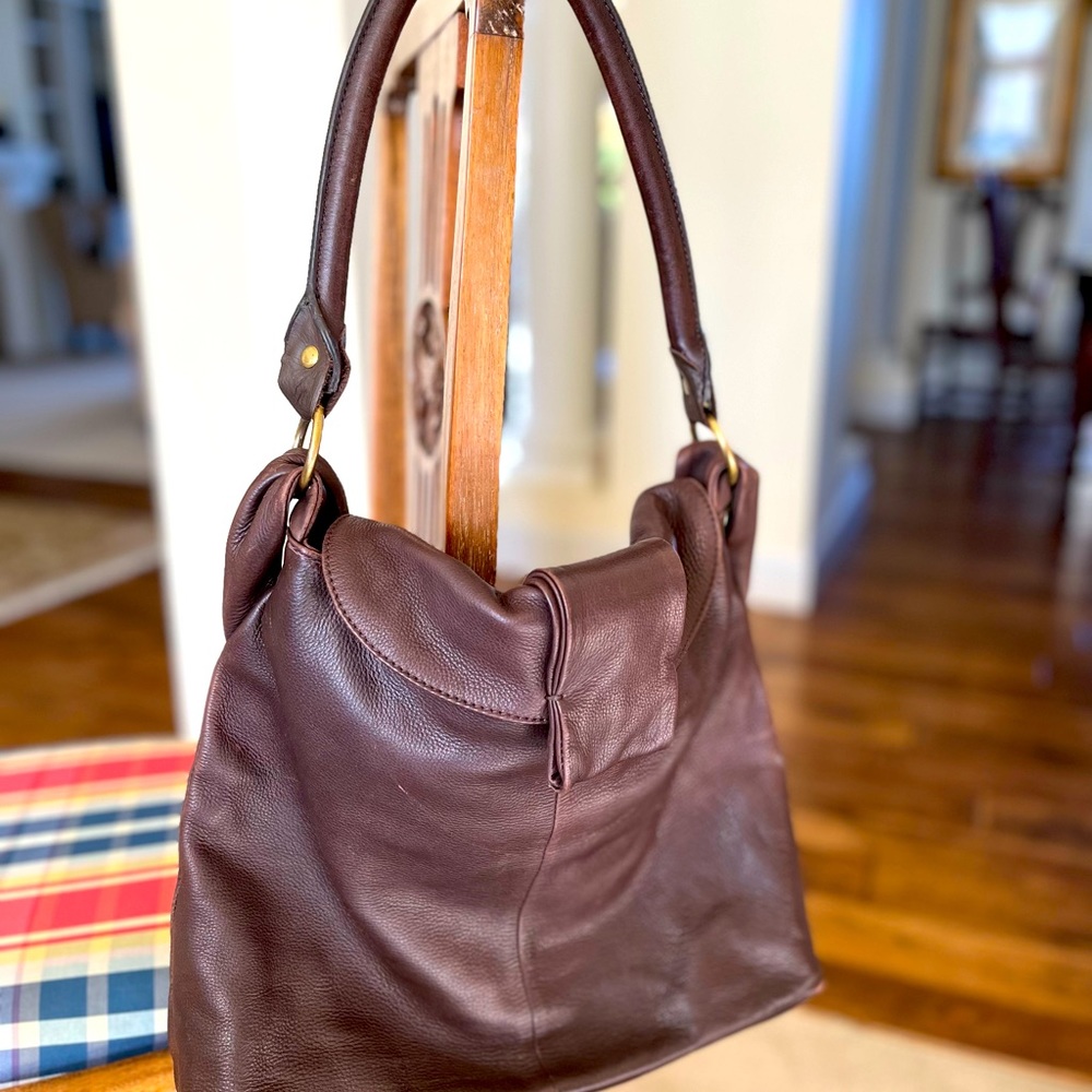 Buttery soft leather shoulder bag in excellent condition